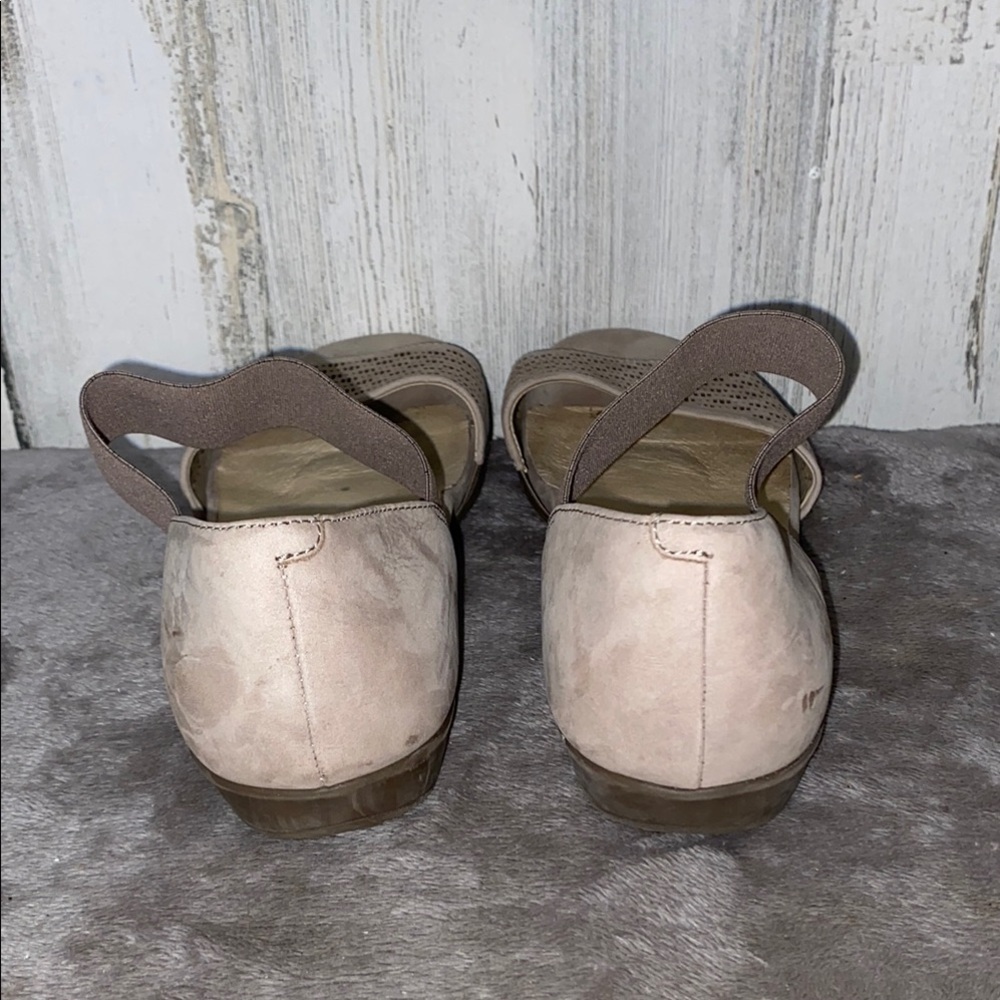 0516 Women's Earth Alder Amoaa Taupe Leather Sandals - Picture 5 of 9